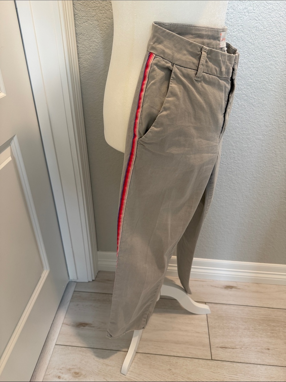 Sundry Light Gray Cropped Jeans with Frayed Hem and Pink Side Trim